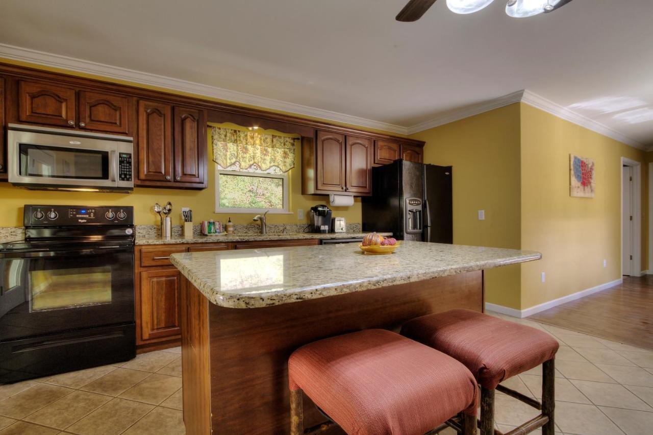 5Bedrooms*4King Beds*Outstanding Location*Hottub* Sevierville Exterior photo